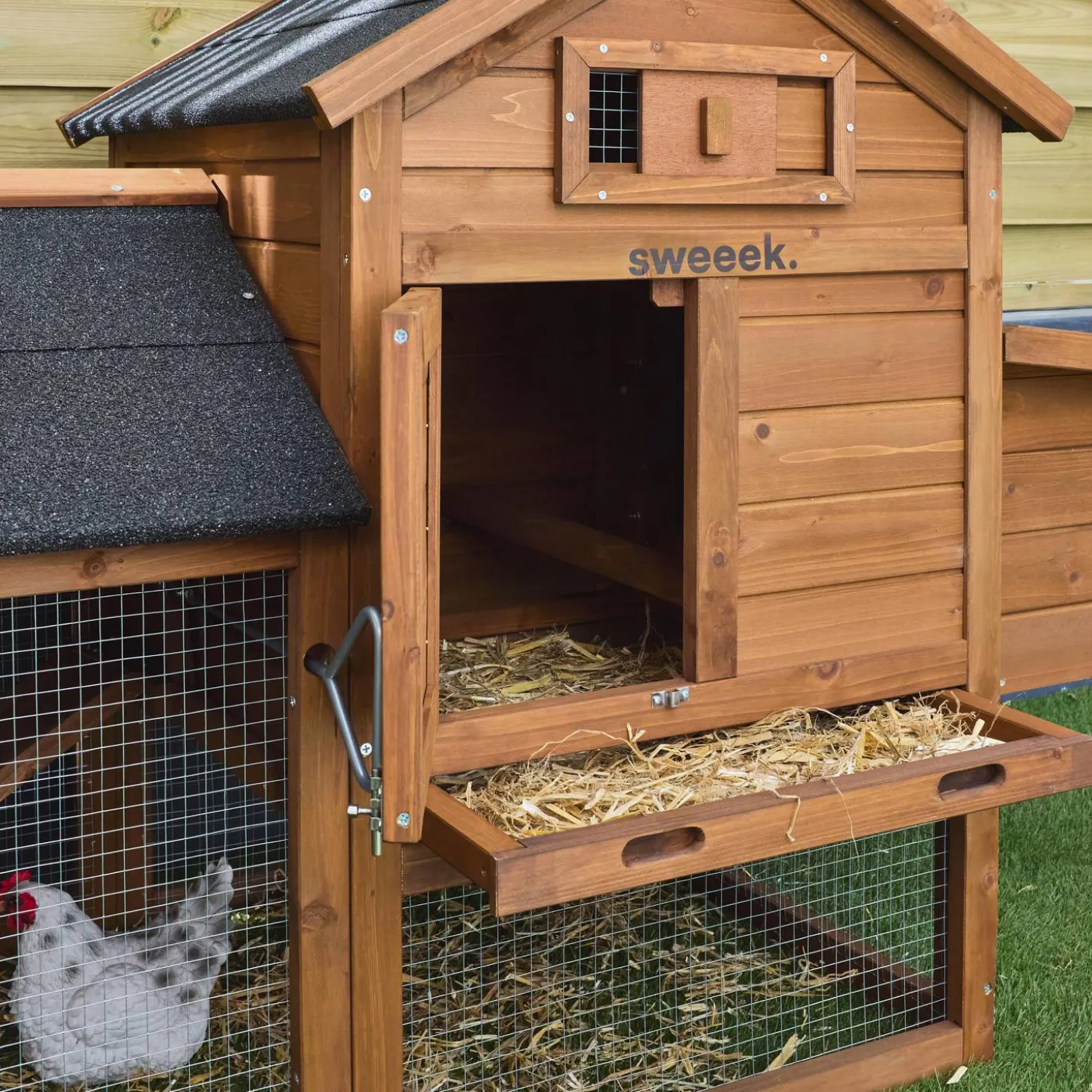 Wooden chicken coop for 3 chickens with nesting box