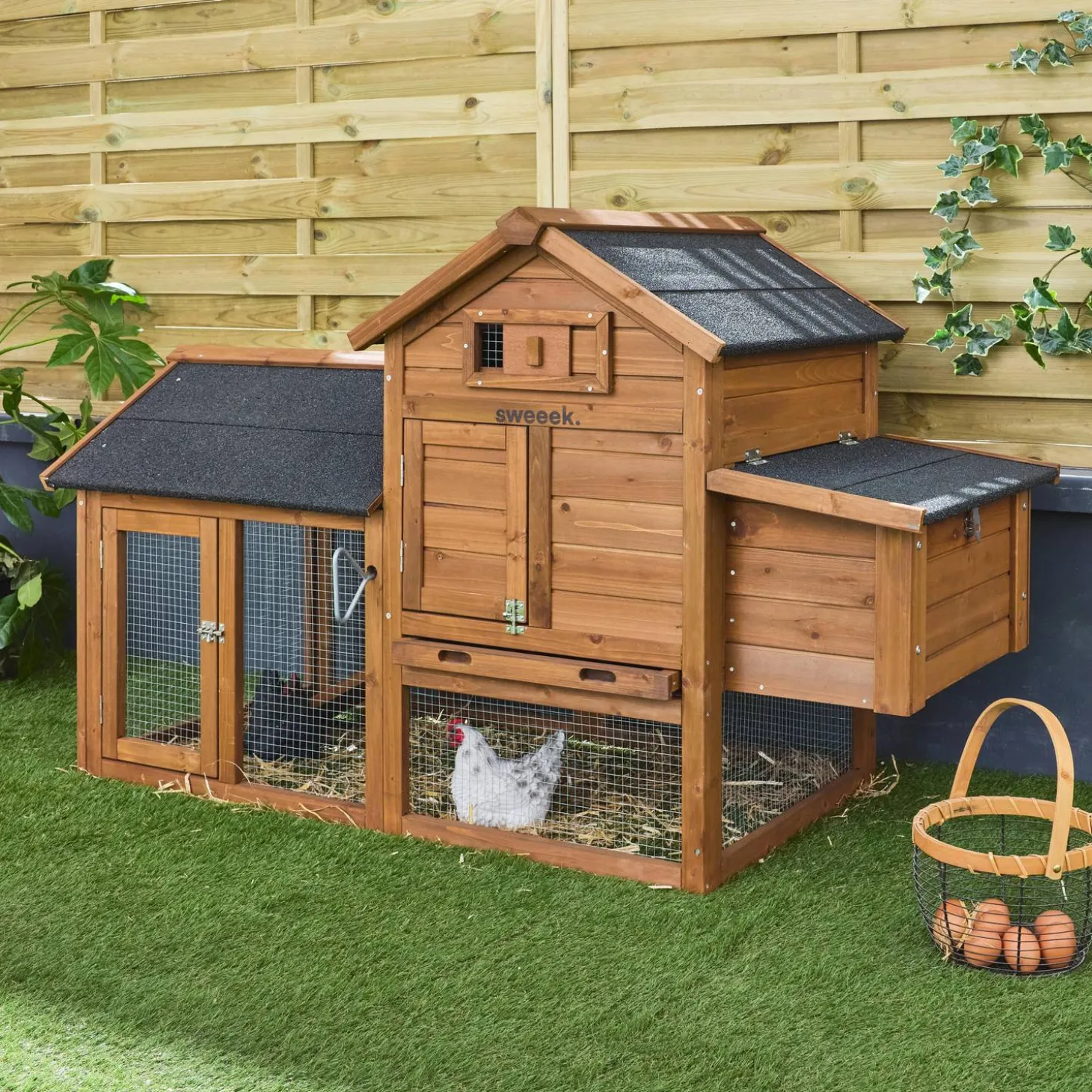Wooden chicken coop for 3 chickens with nesting box
