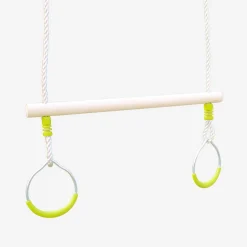 Wooden trapeze with metal rings