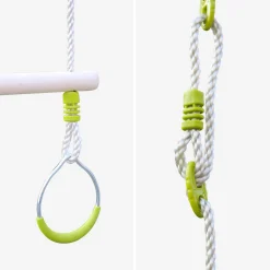 Wooden trapeze with metal rings