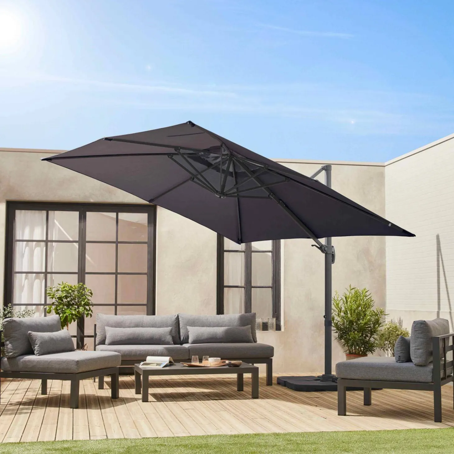 3x3m cantilever parasol + 50x50cm weighted slabs with protected cover included