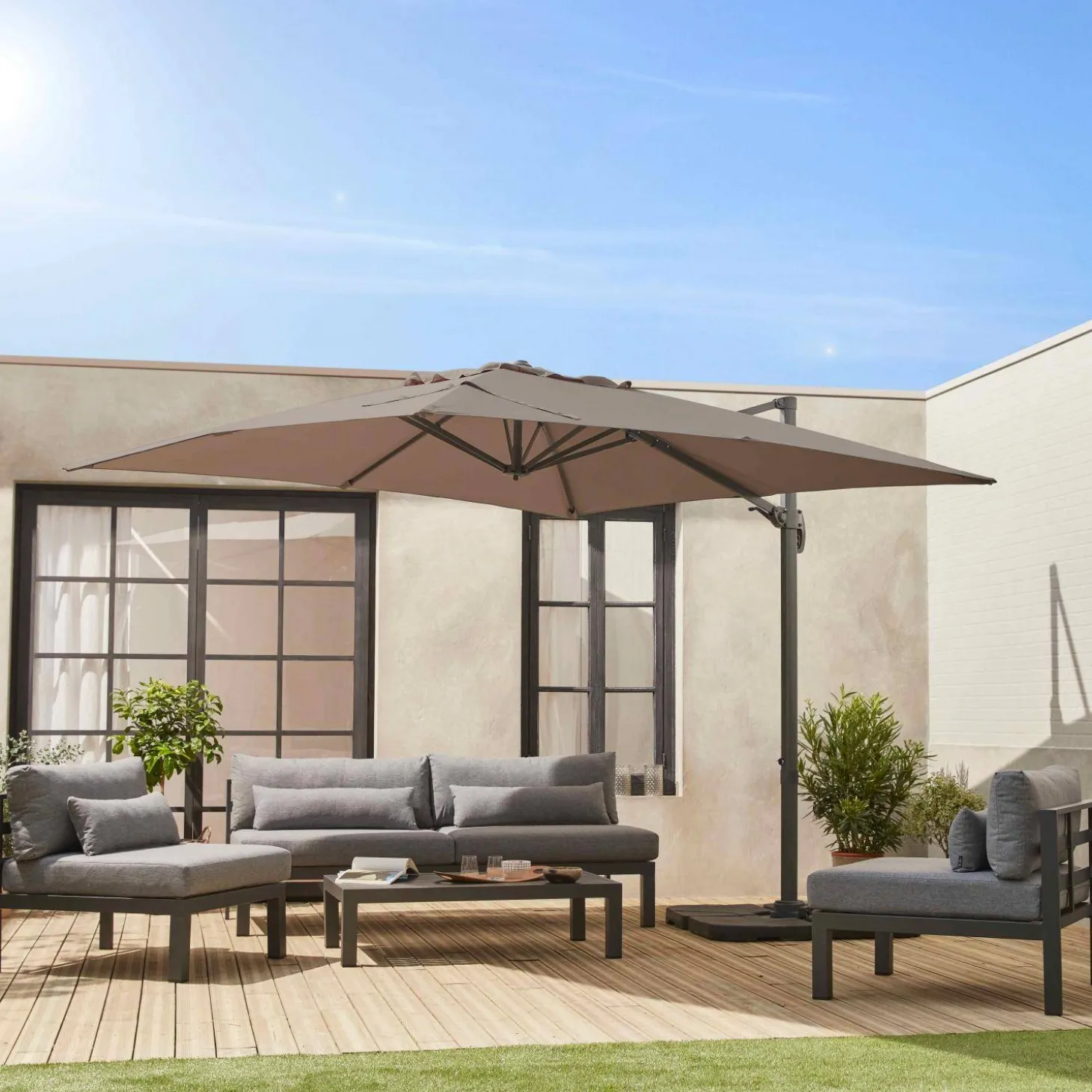 3x3m square cantilever parasol with cover included