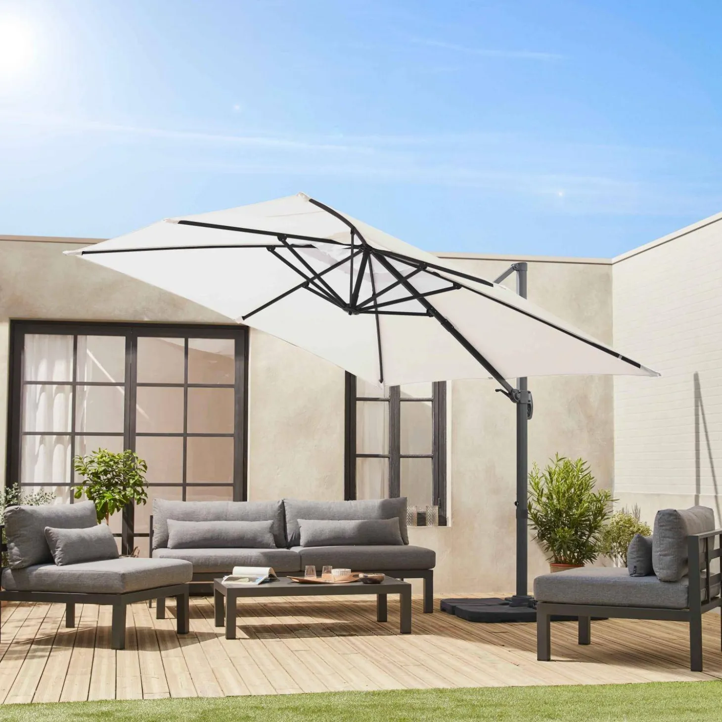3x3m square cantilever parasol with cover included